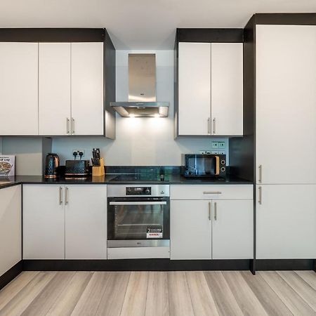 Apartament Ashview 6 - Heathrow - Windsor - Free Parking Staines-upon-Thames Zewnętrze zdjęcie