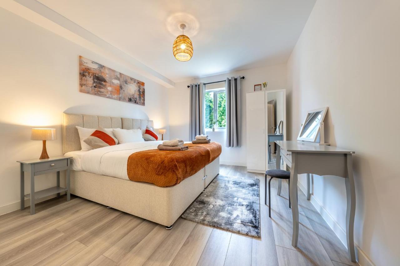 Apartament Ashview 6 - Heathrow - Windsor - Free Parking Staines-upon-Thames Zewnętrze zdjęcie