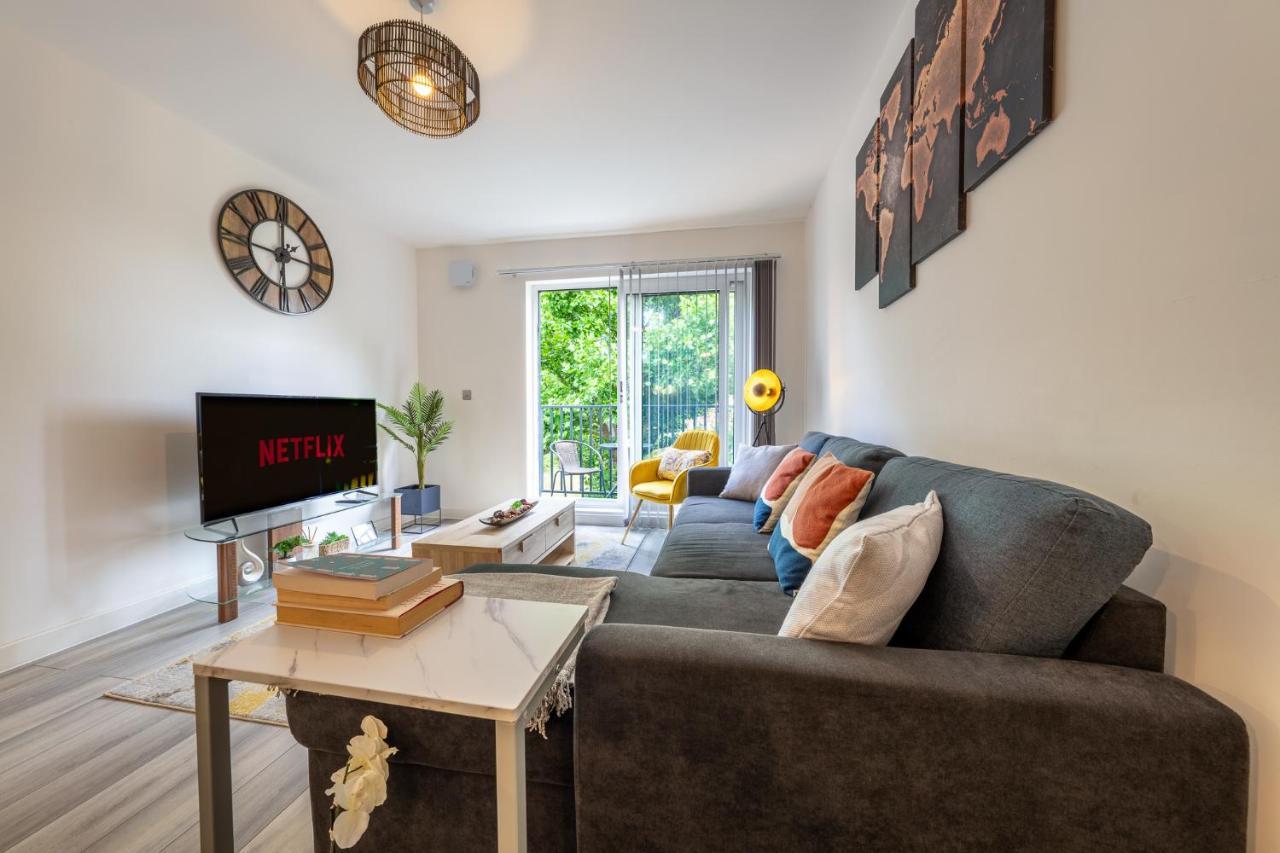 Apartament Ashview 6 - Heathrow - Windsor - Free Parking Staines-upon-Thames Zewnętrze zdjęcie