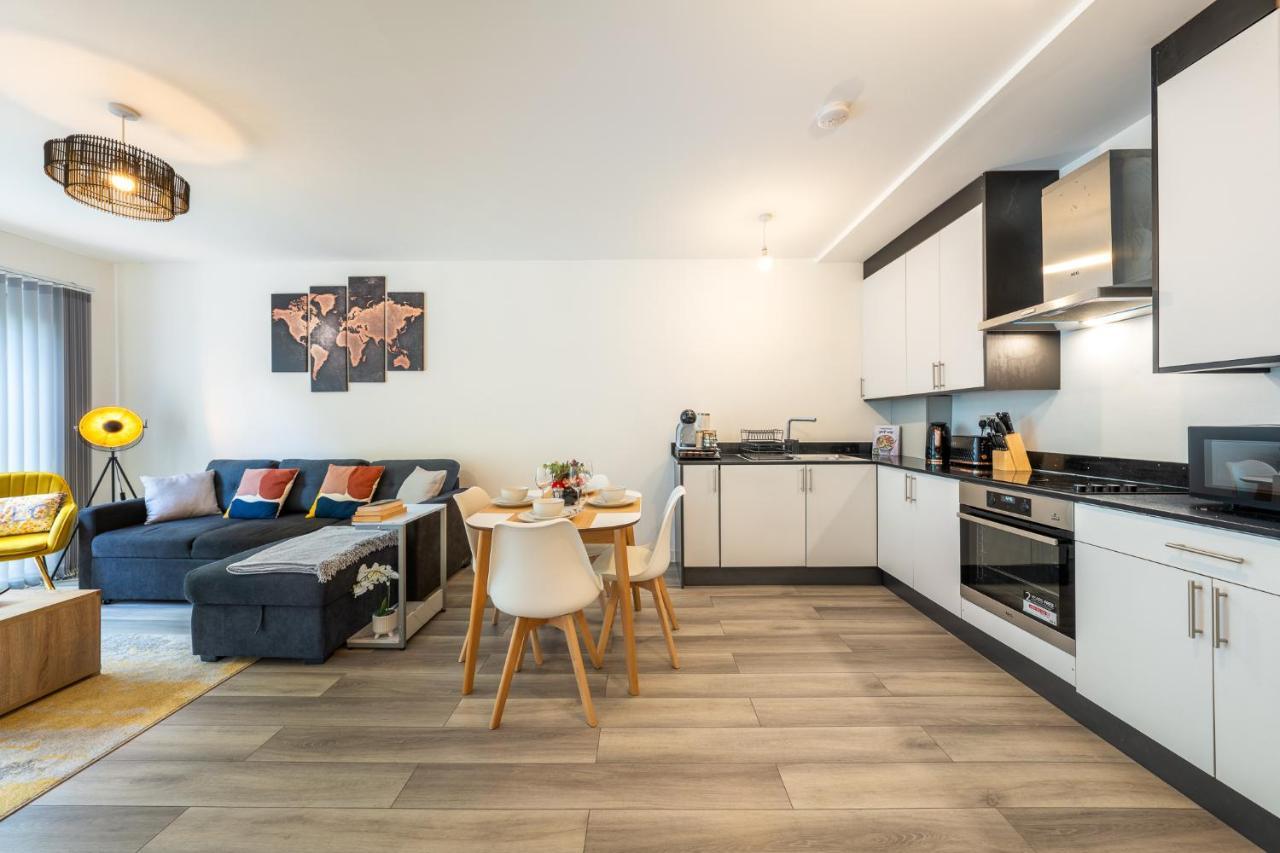 Apartament Ashview 6 - Heathrow - Windsor - Free Parking Staines-upon-Thames Zewnętrze zdjęcie