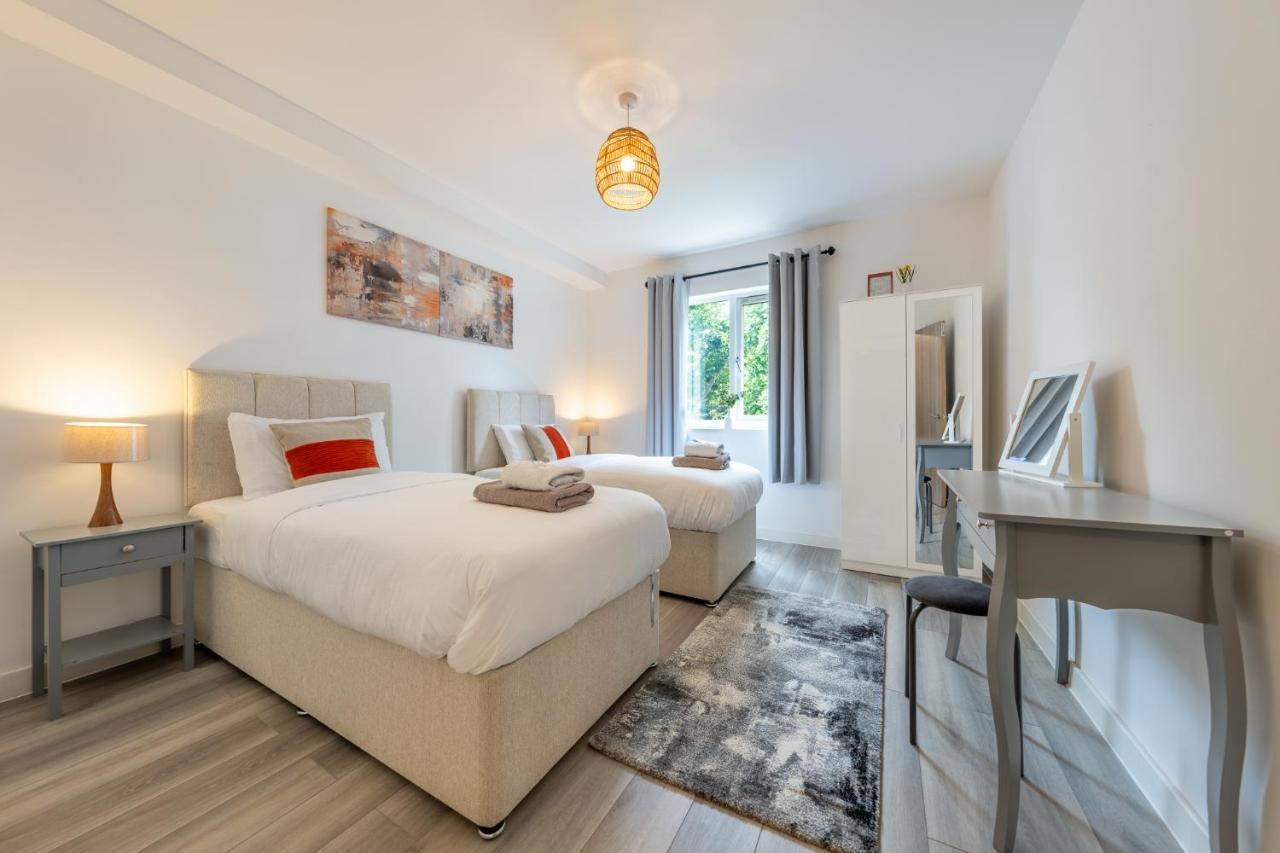 Apartament Ashview 6 - Heathrow - Windsor - Free Parking Staines-upon-Thames Zewnętrze zdjęcie